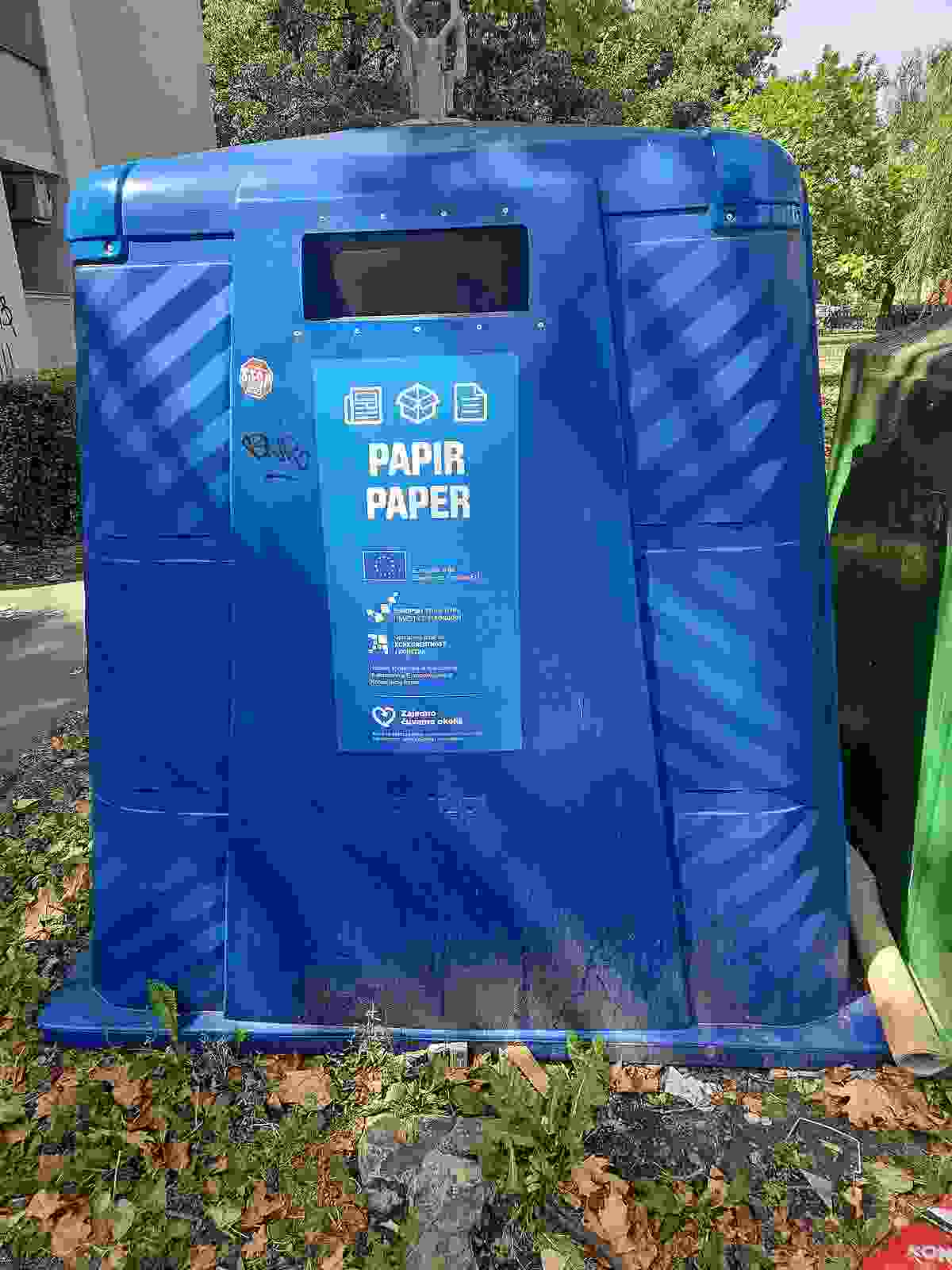Office Waste Reduction in Singapore: Paper, E-Waste and Pantry Recycling
